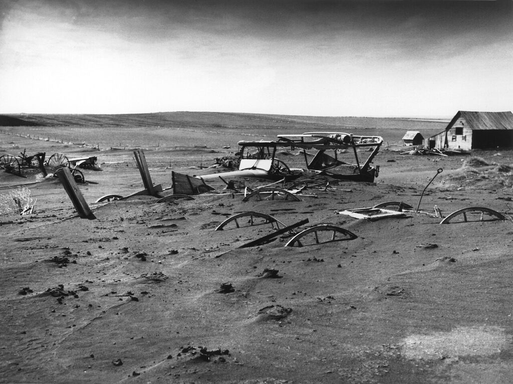 Dust bowl photo in South Dakota, depicting a black bizzard from 1936